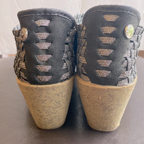 Bernie Mev New York Sabrina women’s wedge, pull on, peep toe metallic shoe 39 🌹 - Picture 6 of 12